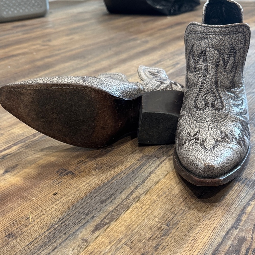 Ariat Dixon Booties - Picture 2 of 2